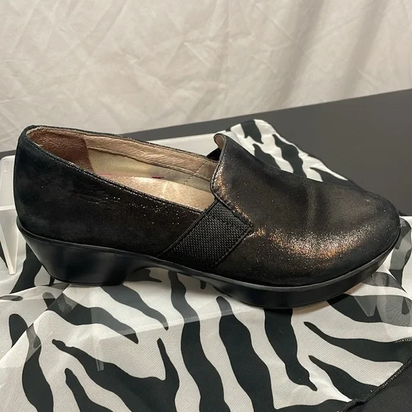 Dansko Jessica Platform loafer, black metallic slip on, size 39 - Picture 4 of 6